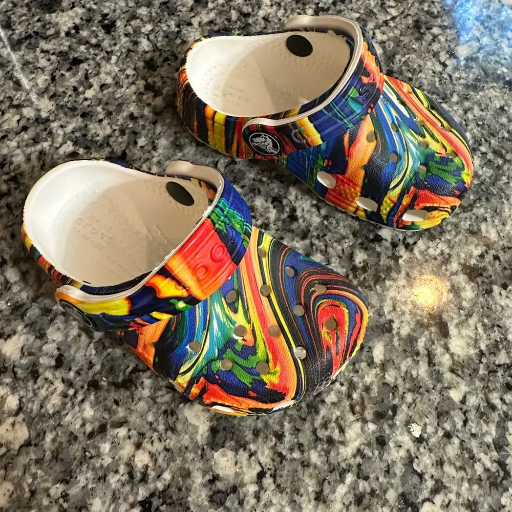 CROCS KIDS CLASSIC OUT OF THIS WORLD II CLOG Size‎ 5c